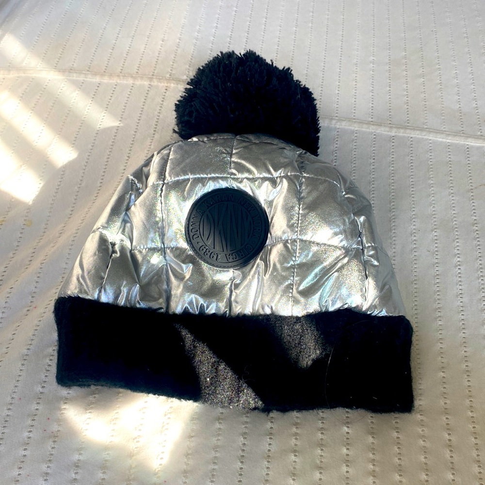 DONA KARAN NEW YORK, SILVER/METALIC SNOWBUNNY WINTER HAT